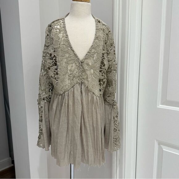 J Gee Tops - J Gee bohemian embroidered Raw Hem long sleeve beige size small